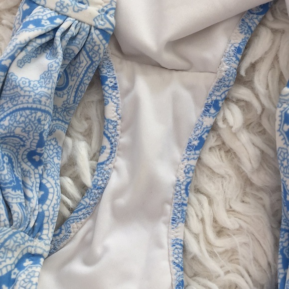 Victoria’s Secret set of 2 bikini bottoms - Picture 3 of 10